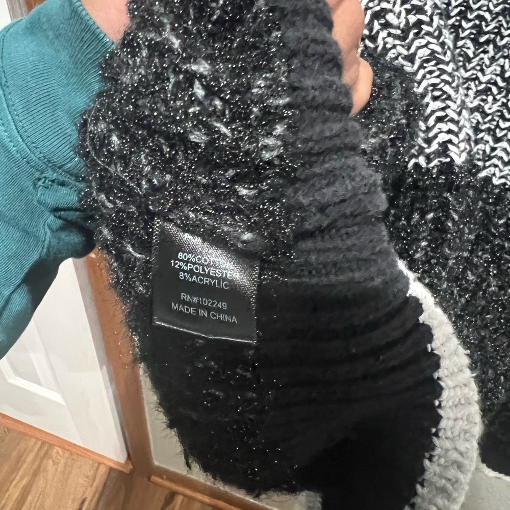 Skies Are Blue Monochrome Crew Neck Sweater Size M Oversized EUC Thick and Warm - Picture 4 of 4